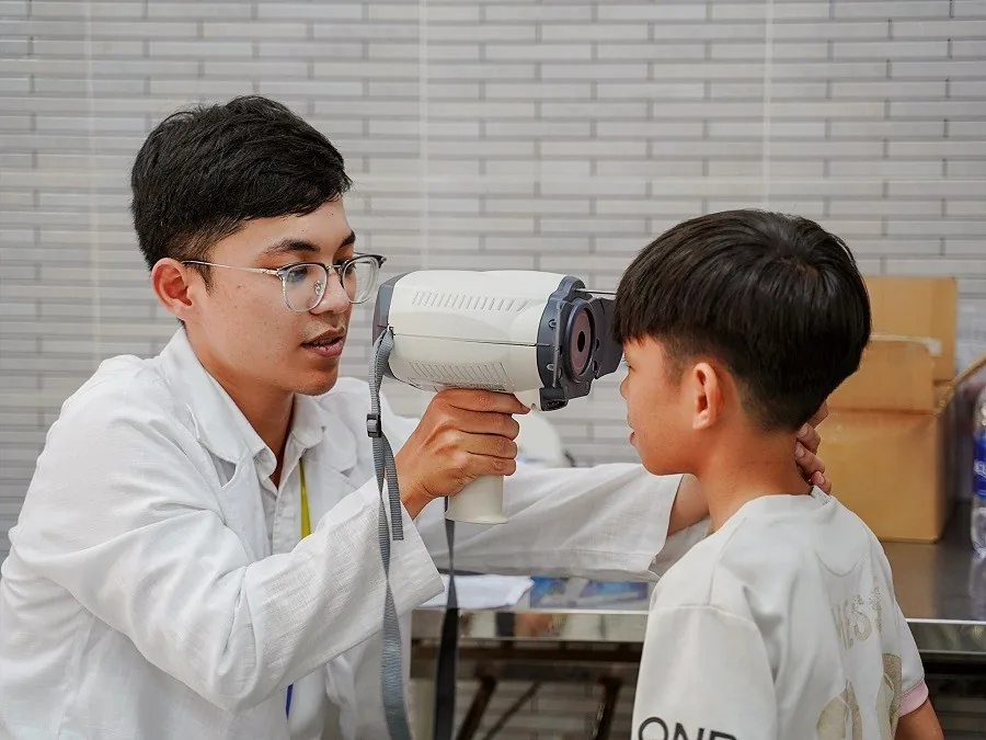 Quá trình thăm khám tại trung tâm nhân đạo Quê Hương và Kính Hải Triều - ảnh 9
